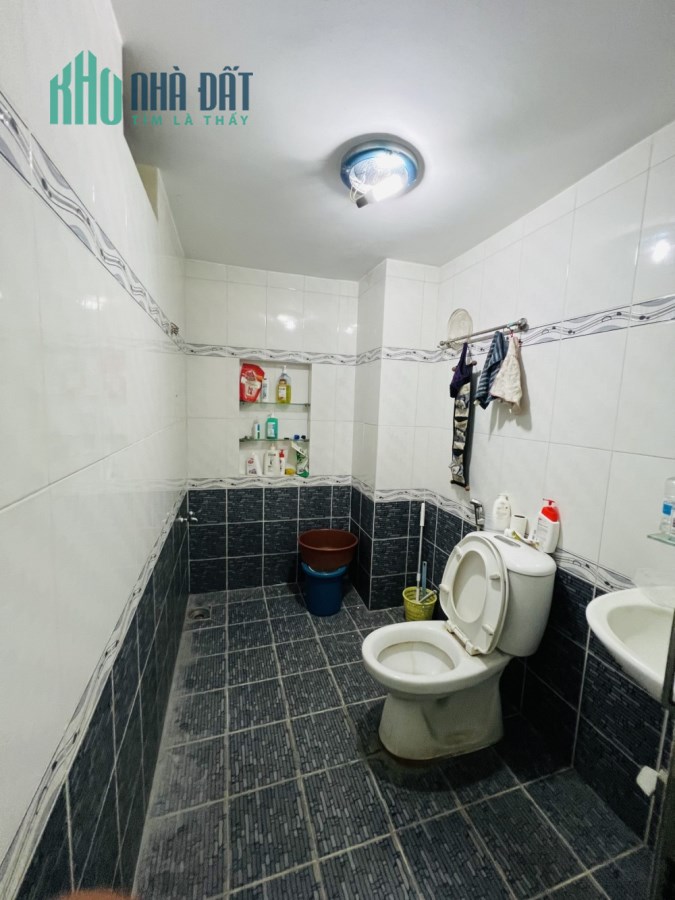 Cần bán gấp nhà Lạc Long Quân 80 m, 4 tầng, 4 x20  giá chỉ 10.2 tỷ có Tl ,Phường 3 , Quận 11.