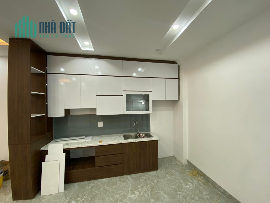 Bán Nhà Trần Cung – Nhà Mới, Ngõ Riêng, Ba Gác Tránh - 40m2, 5 T, Chỉ 4 Tỷ Hơn