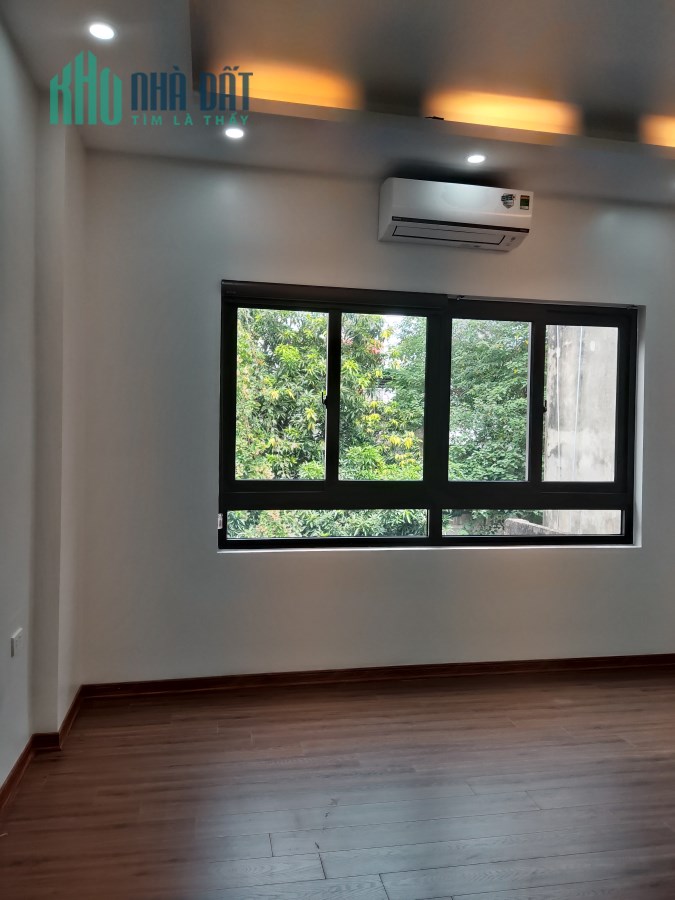 Bán nhà 47 phố Văn Cao dt 55 m2 x 5 t thang máy mới giá 8 tỷ hơn