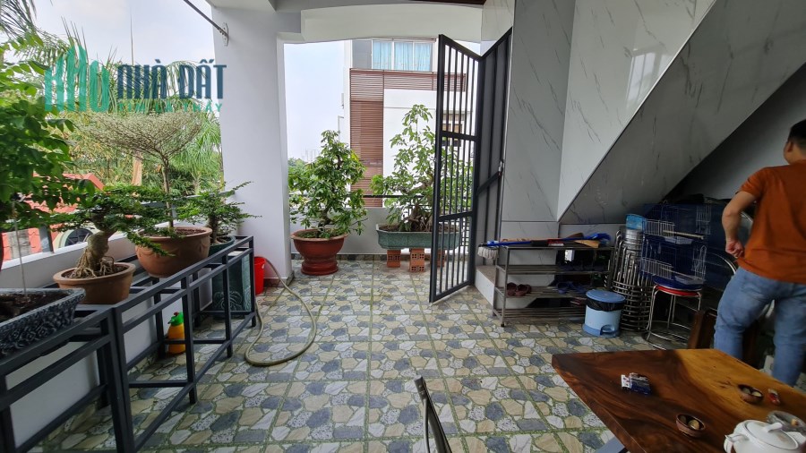 Hàng hiếm 2 MT Nguyễn Trọng Tuyển dt 140m2 đang kinh doanh CF