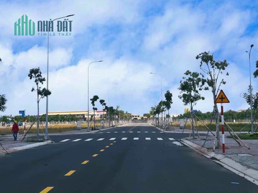 Cần bán gấp lô đất nền, mặt tiền TL830, SHR, 70m2 giá 1.2 tỷ.