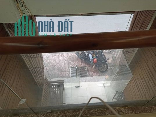Bán gấp nhà cận MT lạc long quân, 41m2, 5 tầng, 4 PN lớn, 5WC, phường 5, Q 11.
