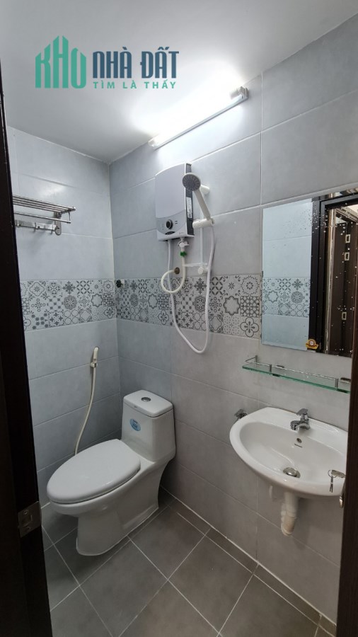 Hiểm : Bán nhà Hẻm Xe Hơi Cách Mạng Tháng 8 P13 Q10 25m2 4tỷ9 .
