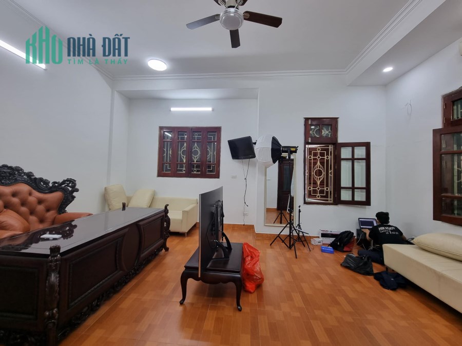Bán nhà Mặt Phố XUÂN THỦY Cho thuê 2000$/ Tháng 70m2, Giá 18.8 Tỷ.