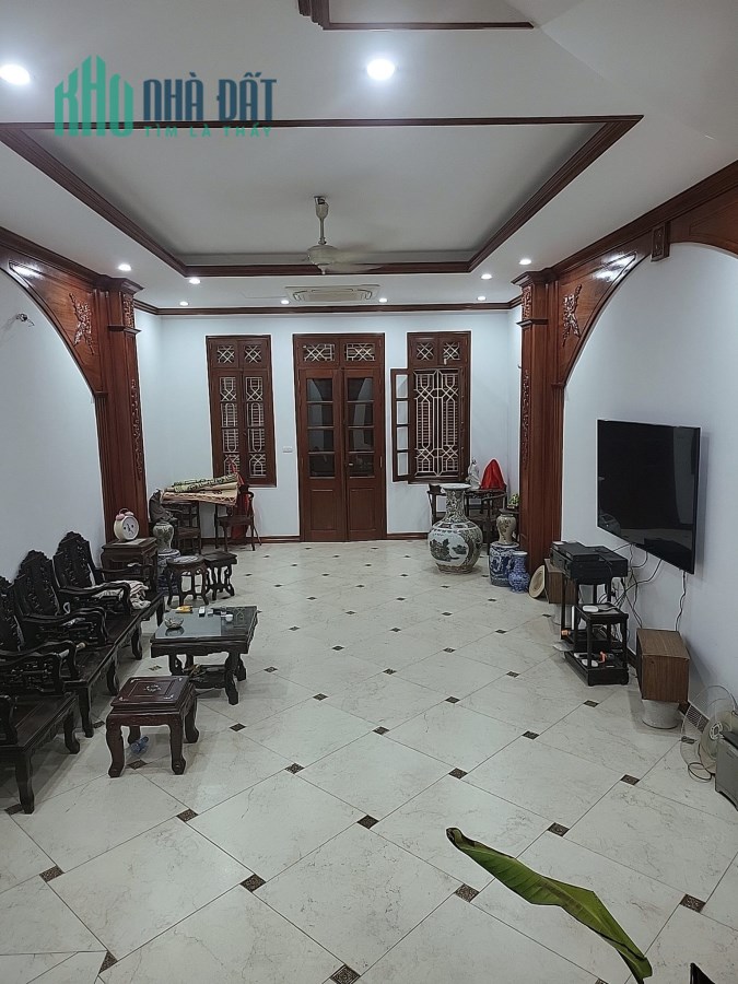 Bán nhà dát vàng Mặt Phố XUÂN THỦY Cho thuê 2000$/ Tháng 72 m2, Giá 18.8 Tỷ.