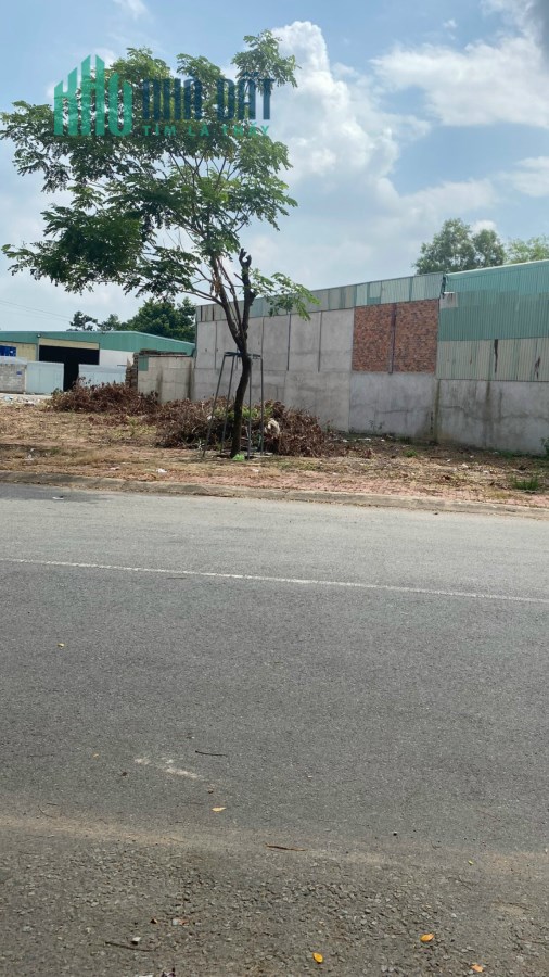 Mặt tiền Đường DX 082 , hướng Đông Nam . Phường Định Hoà , TP Thủ dầu Một .LH 0976232127