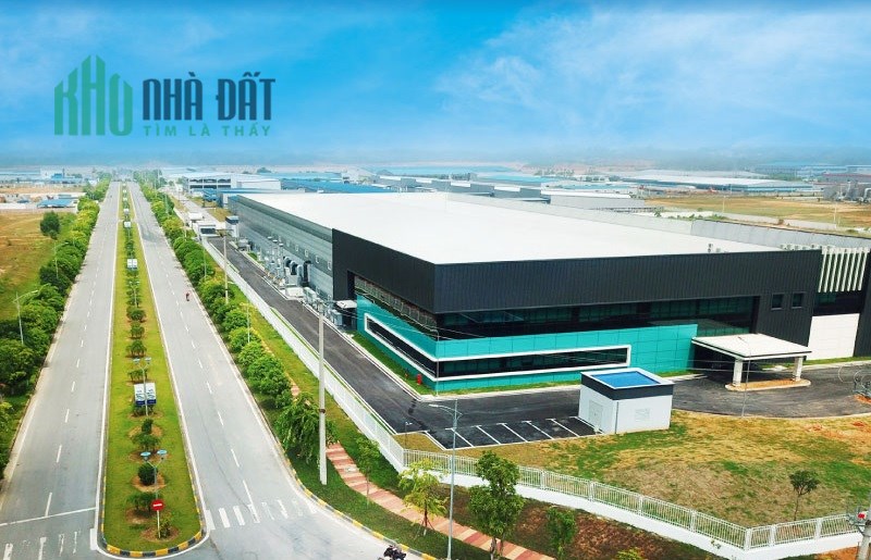 Bán 35.000m2 đất và nhà xưởng 15.000m2 tại KCN Quế Võ, đường 28m, điện 1000KVA, tất cả mới. giá rẻ.
