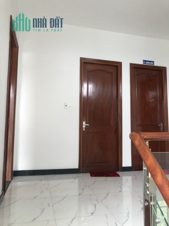Bán nhà mặt phố cho những ai có bố làm to