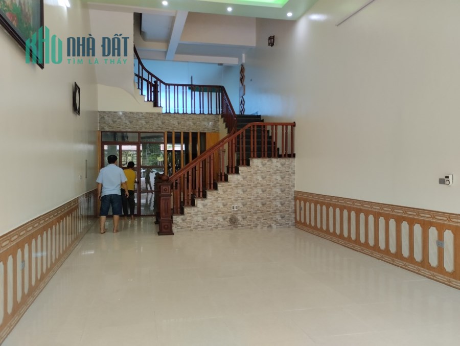 Bán nhà 3 tầng 1 tum mới xây DT 107m2 sát chợ thị trấn Đồng Văn 1, giá chỉ 5,7 tỷ