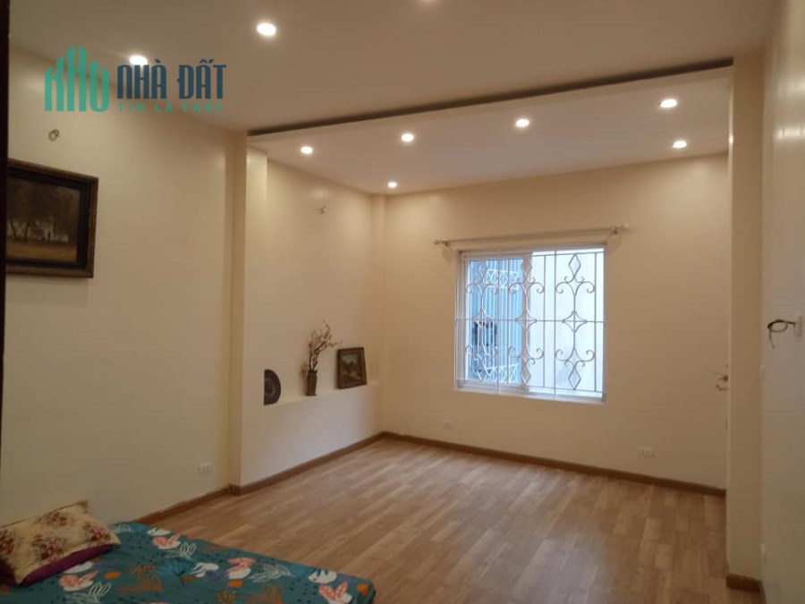 Bán gấp CH tập thể Vĩnh Hồ - Thái Thịnh giá 1.98 tỷ, 50m2, NT cơ bản