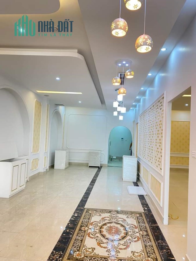 Nhà mặt phố Ngô Gia Tự, Long Biên,42m* 4 tầng, giá hơn 7 tỷ.
