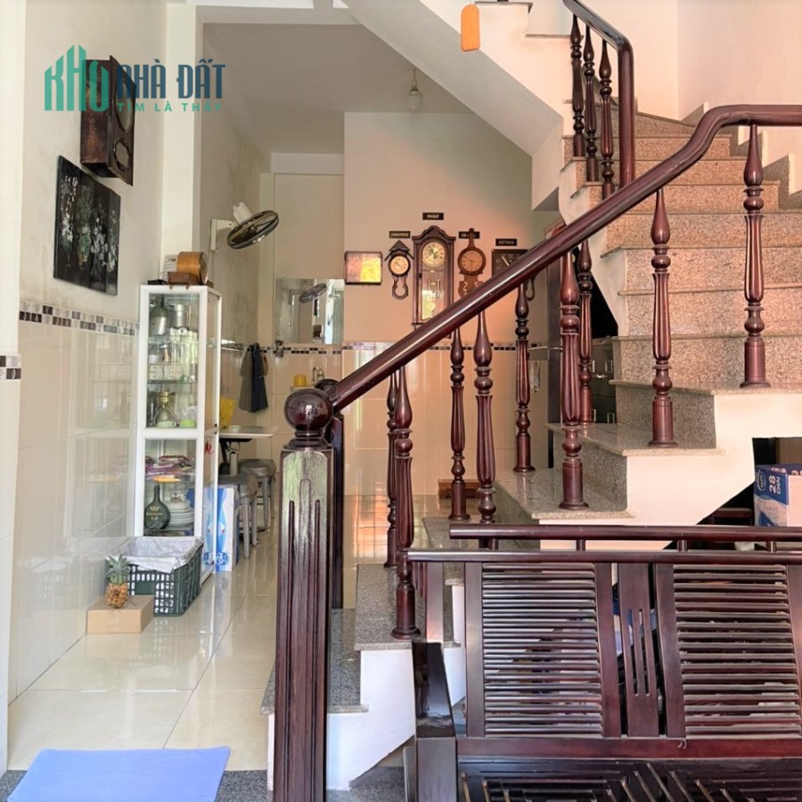 Sơn Trà Bán nhà Ngô Quyền, 3 tầng, chỉ 2 tỷ 8 LH ngay Lý Uy Tín 0396.232.575