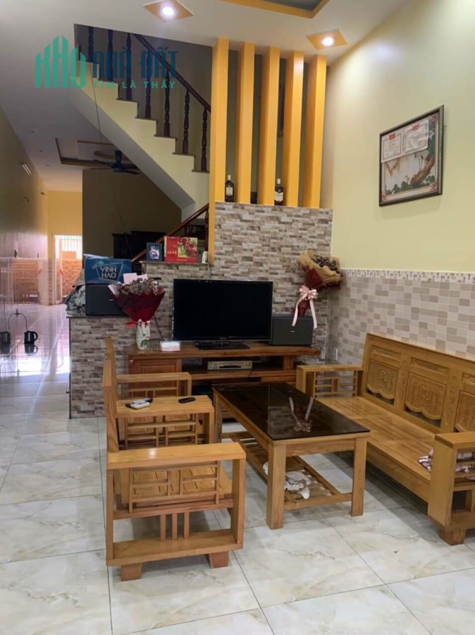 về quê cần bán nhà lầu trệt sổ hồng riêng phường Đông Hòa dĩ An