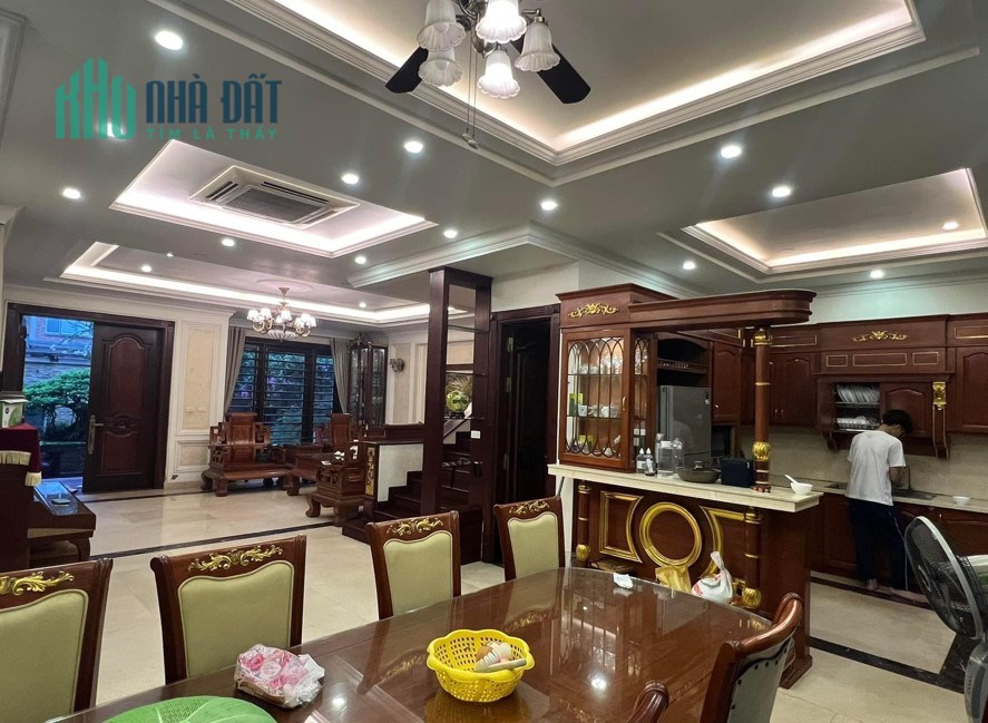 Hot hot! Bán nhà Mặt Phố NGHĨA TÂN 70m2 x 5T x Mt5M, Giá 17.5 Tỷ.