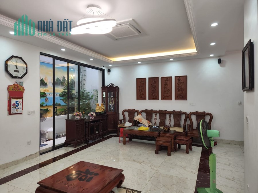 Bán nhà ngõ 5 Hoàng Quốc Việt, Cầu Giấy, Nhà đẹp, Dân trí cao, 140m2, MT: 7m. Giá 17 tỷ