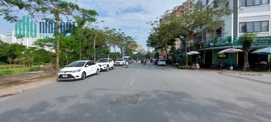 Bán nhanh lô đất đắc địa tại địa phận quận Long Biên, diện tích 74m2 , gần Aoen Mall