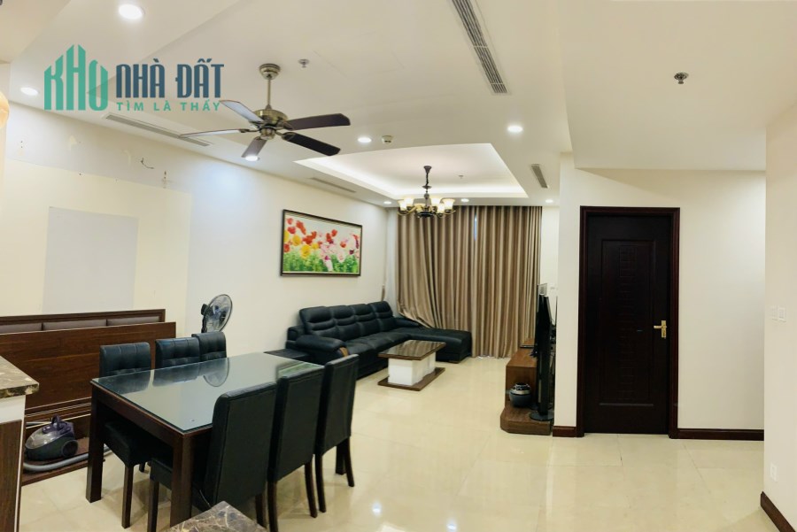 Bán gấp CH Royal City- 109m2, nội thất đầy đủ, 2PN, giá 4.9 tỷ.