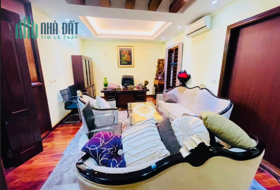 Bán nhà TRUNG KÍNH Phân lô vuông vắn, Ô tô đỗ cửa 65m2, Mt 5M, Giá 12.8 Tỷ.