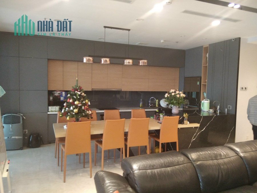 Cần bán gấp CH R4 Royal City- 104m2-2PN-Giá rẻ nhất-Lh: 0903409420