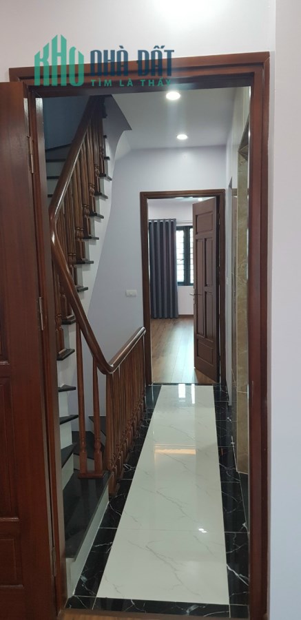 Bán nhà chia lô ngõ 444 Đội Cấn dt 40 m2 x 5 t mới giá 5,3 tỷ