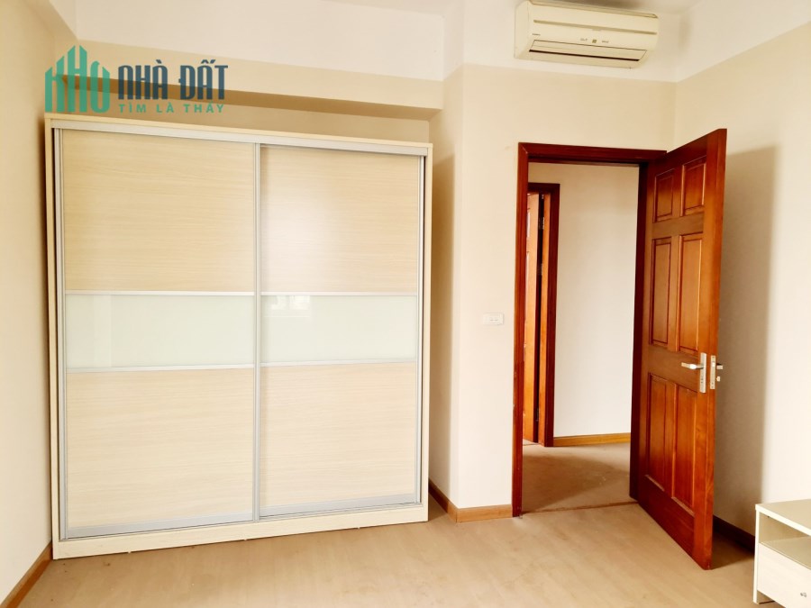 Căn chung cư có diện tích rộng 130m2, đầy đủ tiện nghi tại Tây Hồ cần tìm chủ mới