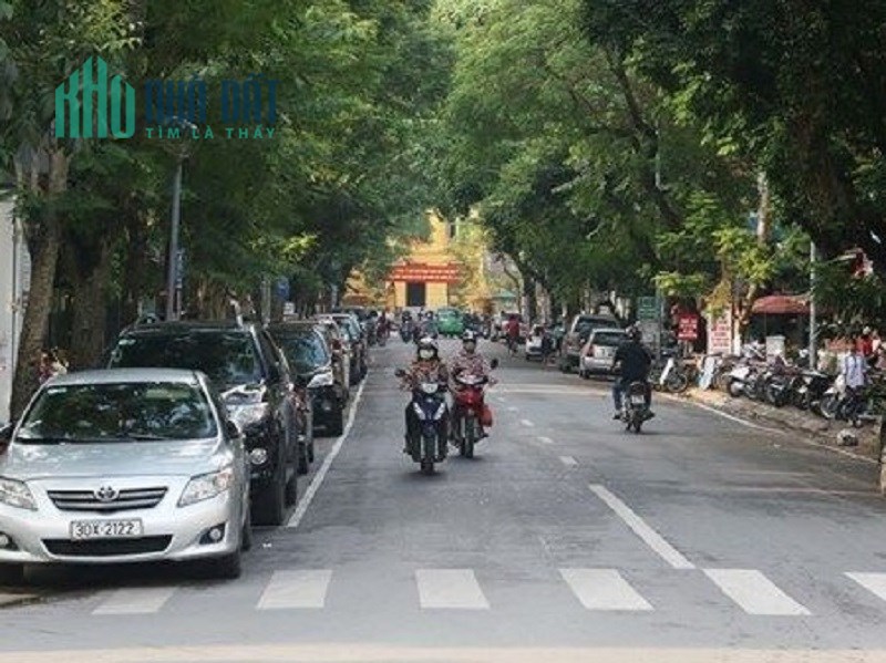 CHO THUÊ NHÀ MẶT PHỐ NGUYỄN GIA THIỀU, MẶT TIỀN 11M, TỔNG DIỆN TÍCH 190M²