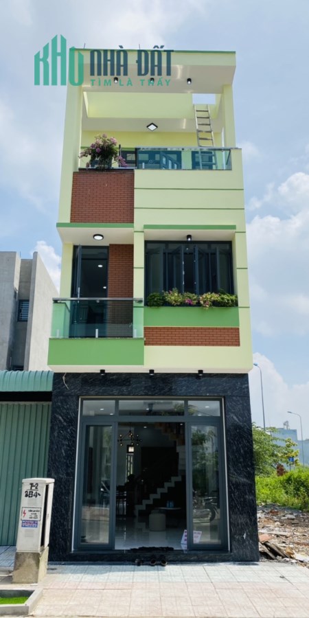 chính chủ bán nhà sổ Hồng Hoàn công đường nhựa vỉa hè thành phố dĩ An