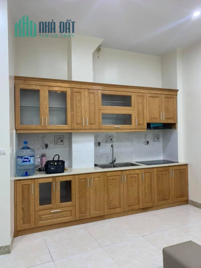 Cần bán nhà phố Cửa Bắc giá 6 tỷ, 55mx3 tầng, sân rộng, ở luôn