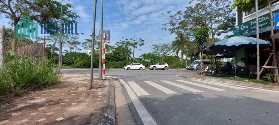 Chính chủ cần bán lô đất tại Giang Biên, diện tích 74m2, gần Vincom và Aoen Mall