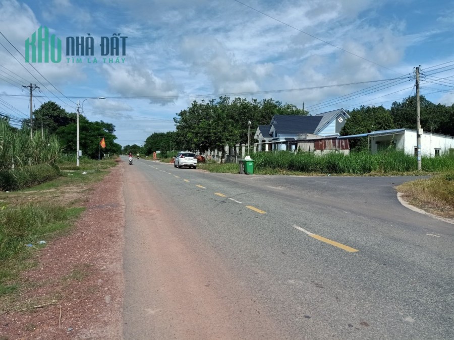 Xinh chào anh chị, Tấn sẽ giới thiệu đến anh chị một lô đất thích hợp cho anh chị định cư ạ.