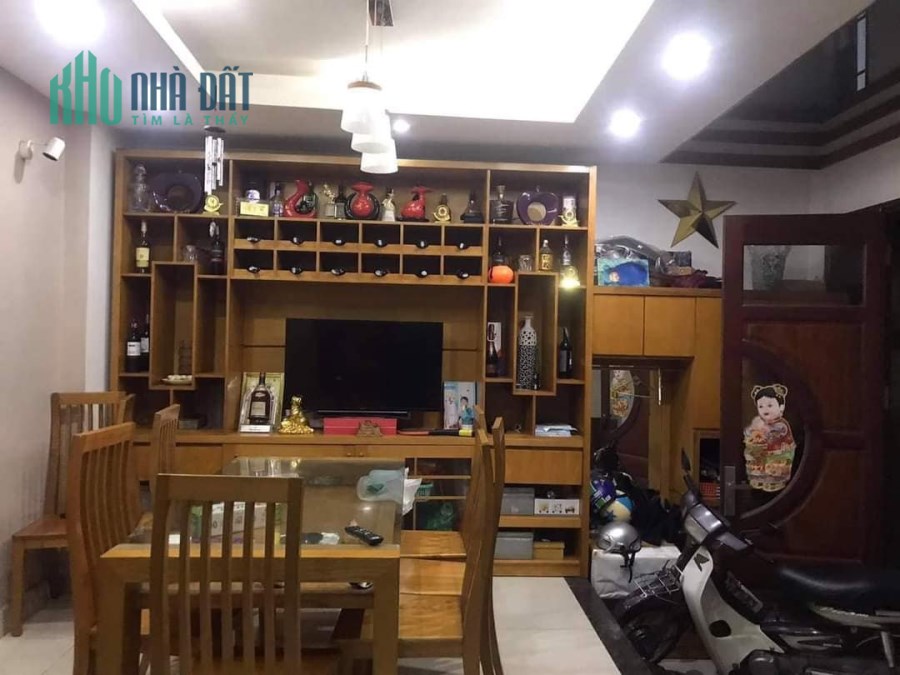 Chính chủ cần bán căn nhà 5 tầng tại Hồng Hà, Hoàn Kiếm, nhà cực kì lộc lá