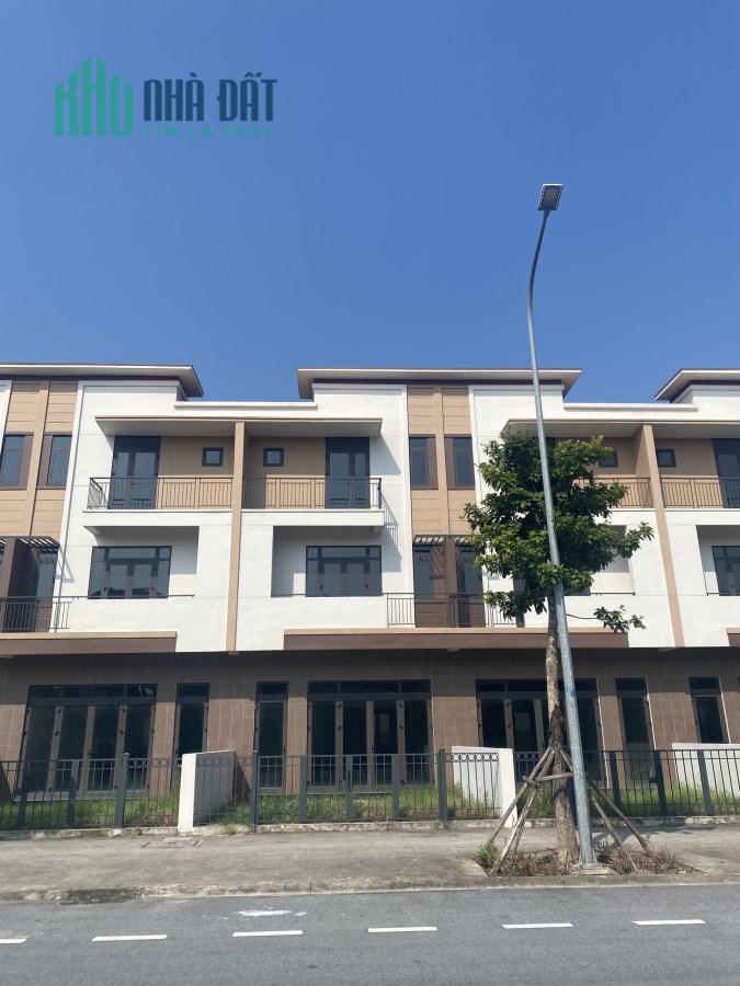 Bán Shophouse 3 tầng Centa City kinh doanh sầm uất giá vét đáy thị trường