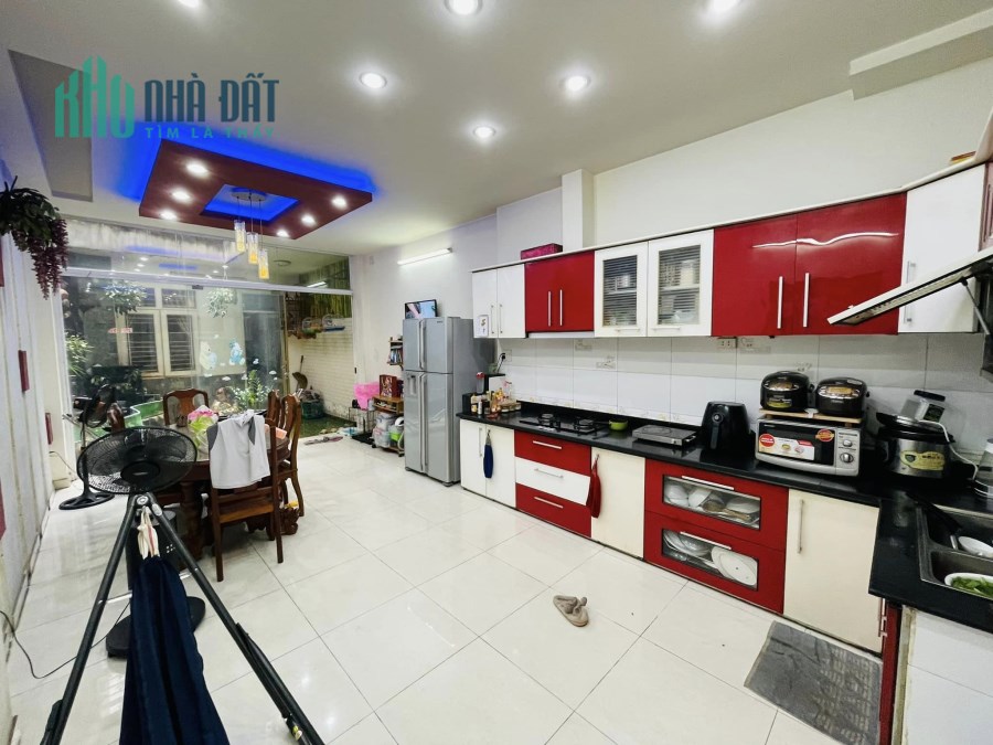 Mặt tiền Bành Văn Trân 150M2 5 tầng Ngang 6M giá mới 23 Tỷ gấp bán