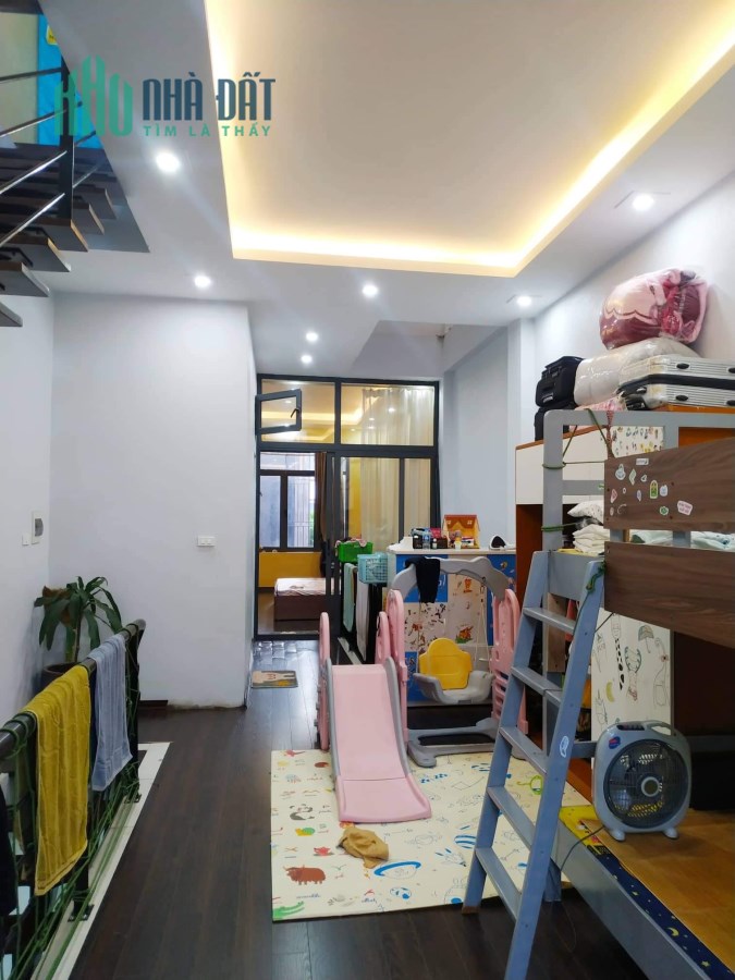 Bán ngay căn nhà hơn 70m2 tại Long Biên, nhà sẵn 1 vườn trồng rau, giá đẹp cho chủ mới
