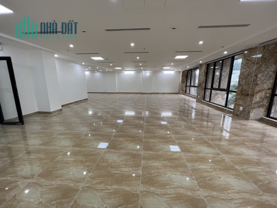 Cho thuê tòa nhà 8 tầng MP Nguyễn Chánh - Trần Duy Hưng. DT 130m2