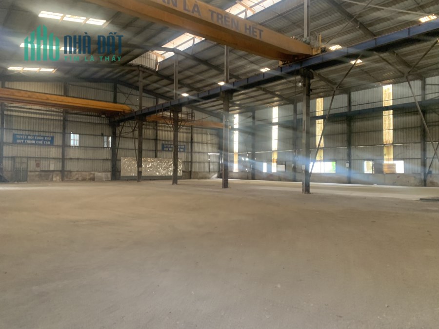 Cho thuê nhà xưởng 8300m2 KCN Quế Võ, có sẵn cẩu trục,giá 60k/m2. LH 0988 457 392