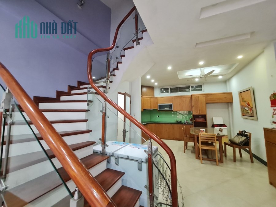 Ngõ thông ô tô tránh vào nhà Bát Khối 60m2, kinh doanh chưa tới 7 tỷ