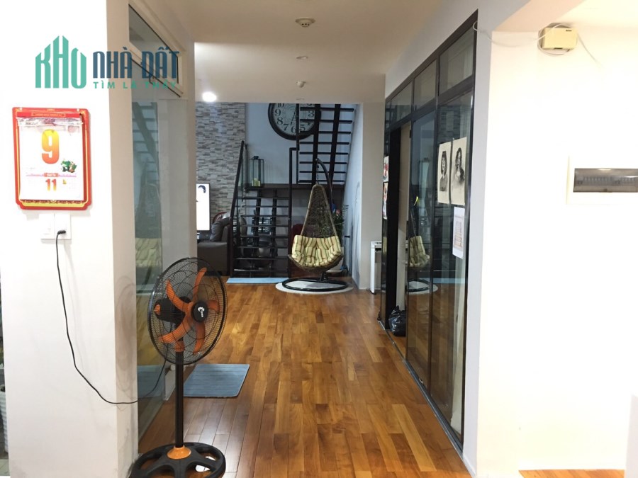 Chính chủ gửi bán Penthouse chung cư Tản Đà Court Q.5, DT:258m2 Giá 13,5 tỷ. Để lại nội thất cao cấp