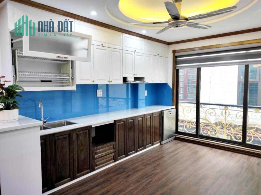 Bán gấp nhà  ngõ Lý Nam Đế giá 5 tỷ, 30mx4T, ở luôn