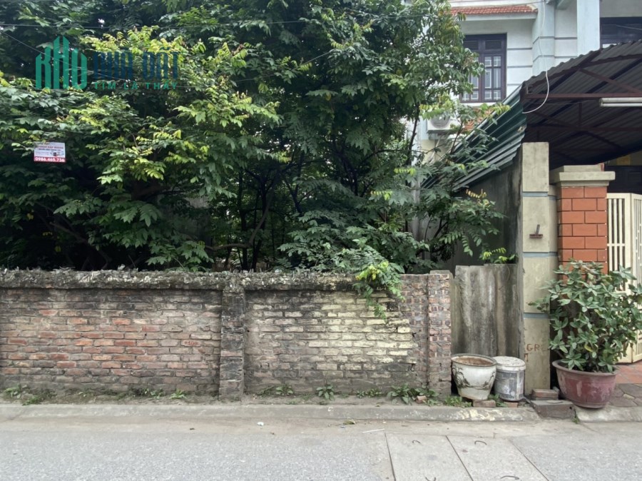 CẦN BÁN GẤP 83M ĐẤT 2xTỶ-ÔTÔ VÀO ĐẤT-SỔ ĐỎ VUÔNG ĐẸP-BẮC CẦU LONG BIÊN