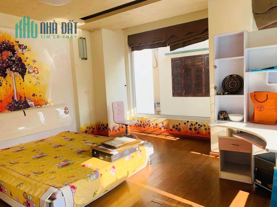 Cần bán gấp nhà Mặt phố đường Láng 7 tỷ, 42m2, Hè 3m