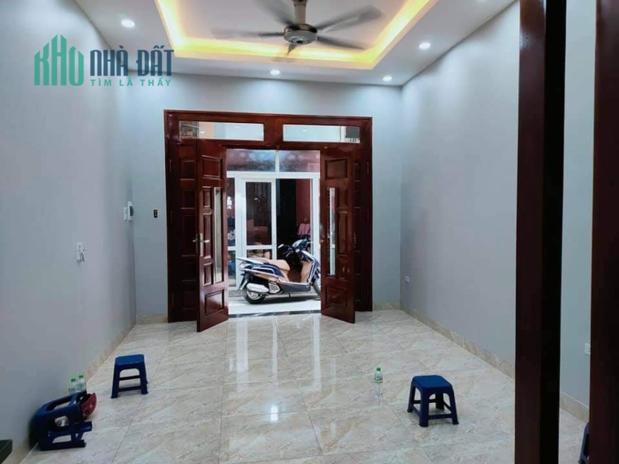 Bán nhà mặt phố Lĩnh Nam, kinh doanh, sổ đỏ 130M, MT 5m, 10,5 tỷ.  Hà 0975149605