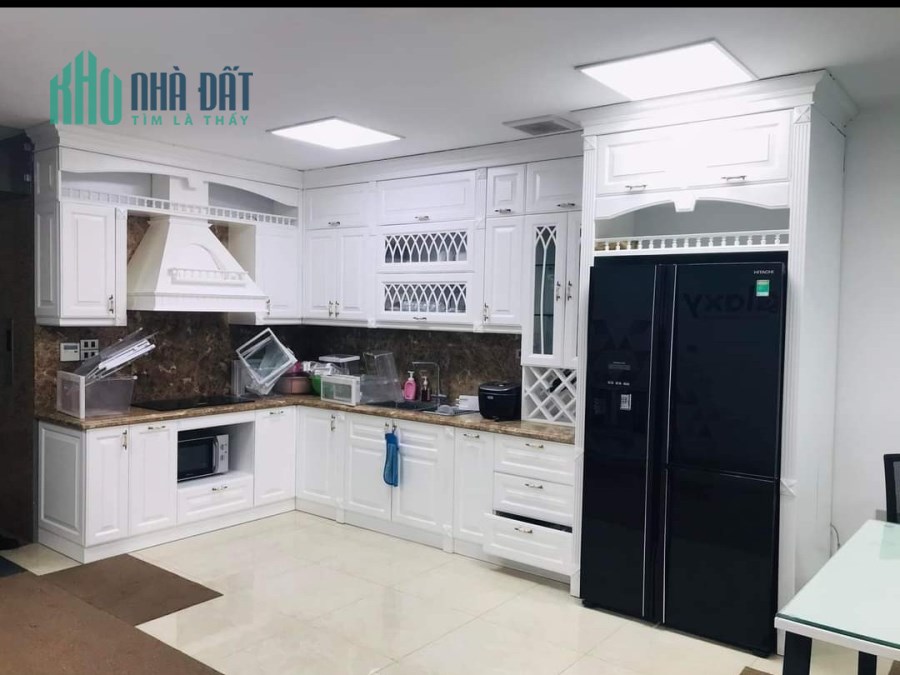 Căn  nhà 7 tầng tại Trung Kính cần tìm chủ mới, tài chính chỉ vài tỷ