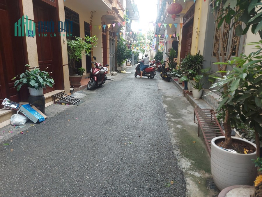 Hiếm! đất phố Thạch Bàn, Long Biên dt 45m, 2m mặt thoáng, ô tô vào nhà giá chỉ 3 tỷ
