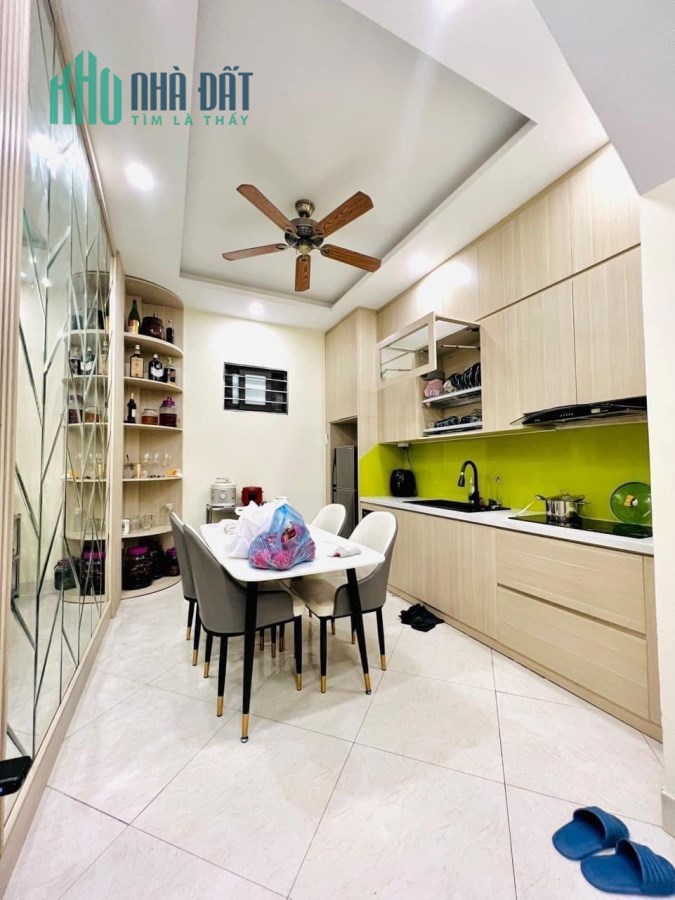 Nhà 3,5 tỷ Ngọc Thụy 5 tầng, 45m2 cách ô tô 10m2 ngõ thông cần bán