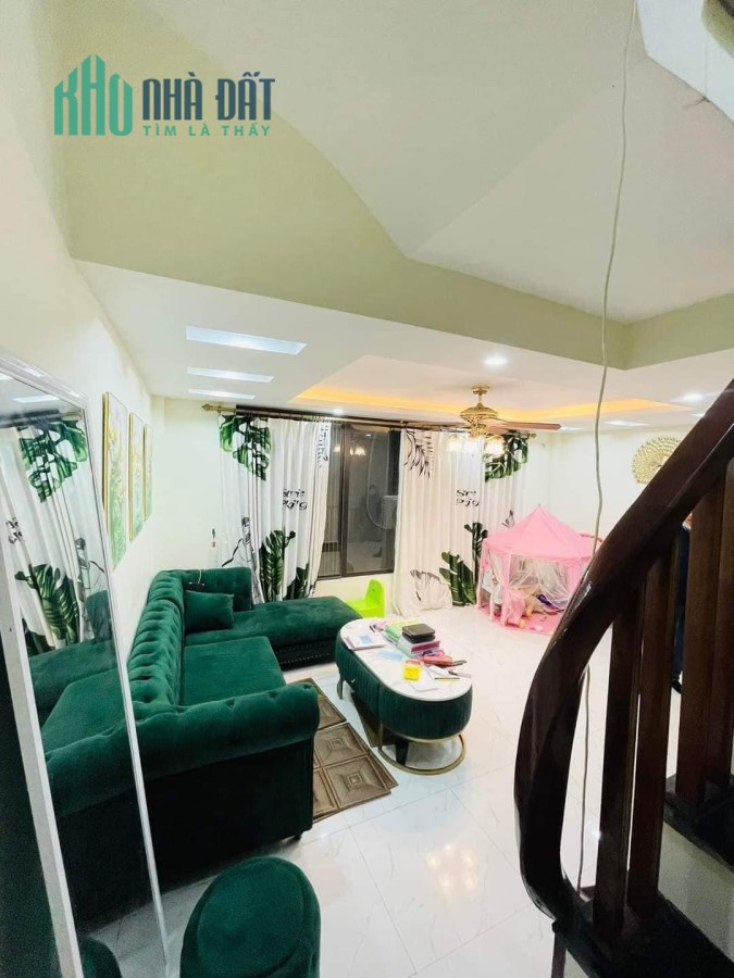 Nhỉnh  3 tỷ là có ngay căn nhà 5 tầng tại Mễ Trì, giao thông đi lại thuận tiện