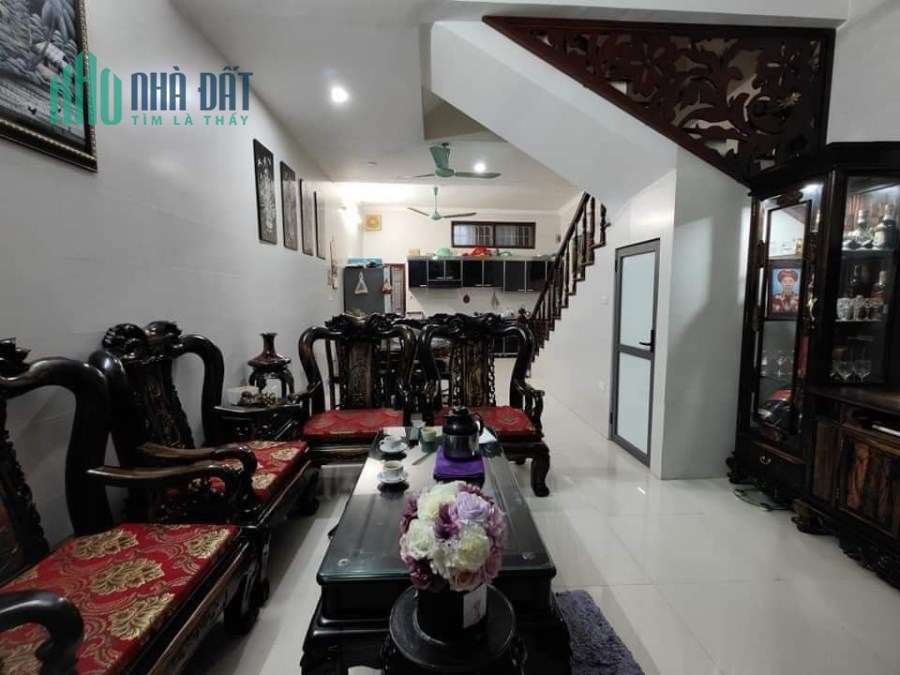 Chủ bán ngay căn nhà 45m2 tại Hoàng Cầu, đầy đủ nội thất về là ở ngay