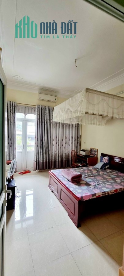 Bán nhà 3 tầng mặt phố Nguyễn Biểu , Đống Đa, Vĩnh Yên 4,2 tỷ.Liên hệ: 0986.454.393-0986.797.222