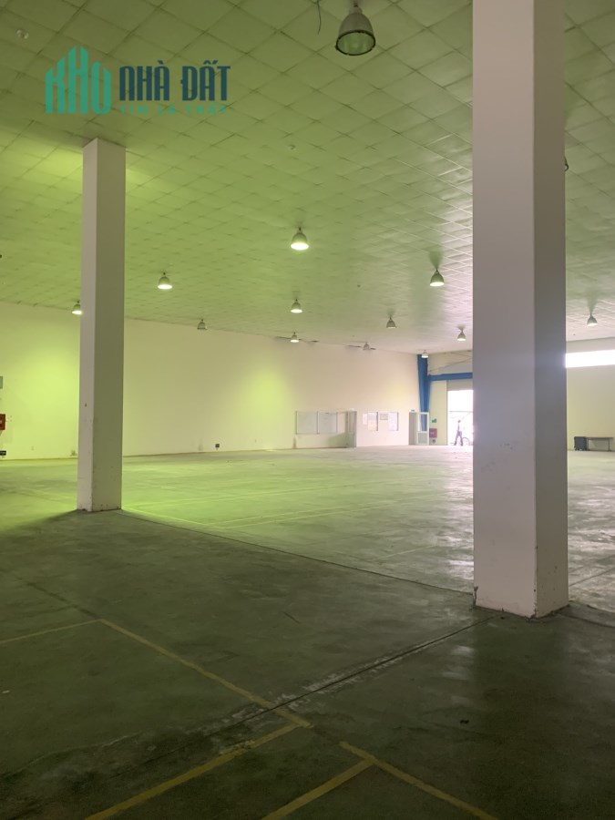 Cho thuê kho/nhà xưởng KCN Vsip. DT 740m2,1500m2 có sẵn trần thach cao. LH 0988 457 392