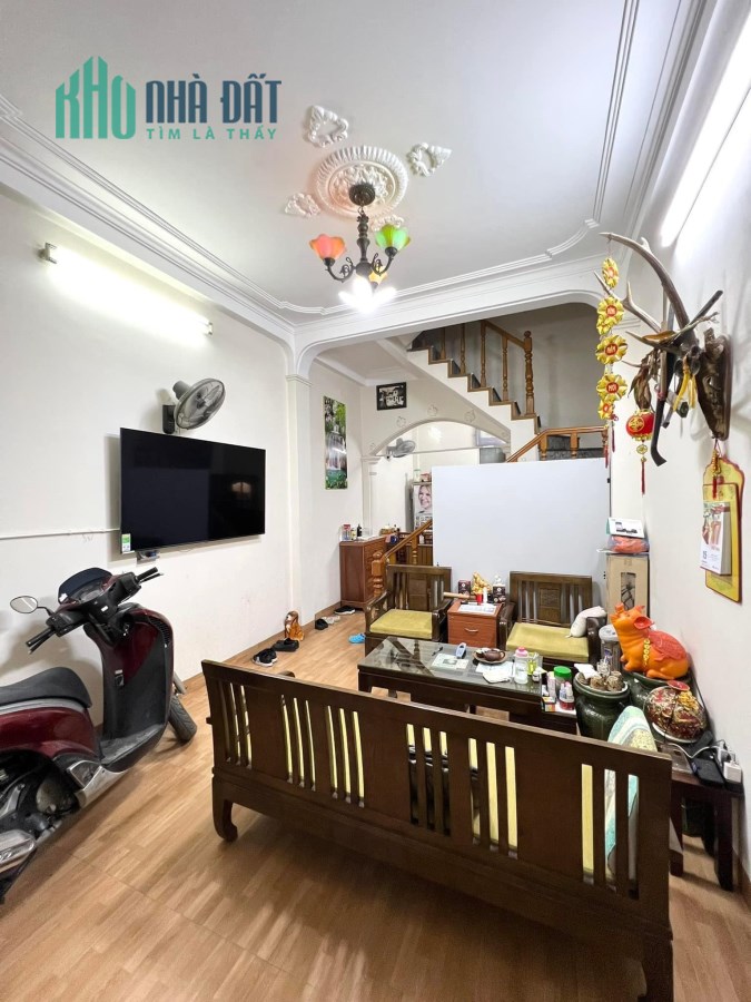 Thái Thịnh - Đống Đa , 40M x 4 Tầng, Lô Góc, Ôtô Đô Cửa, Ngõ Thông, Giá Chỉ 7.5 Tỷ